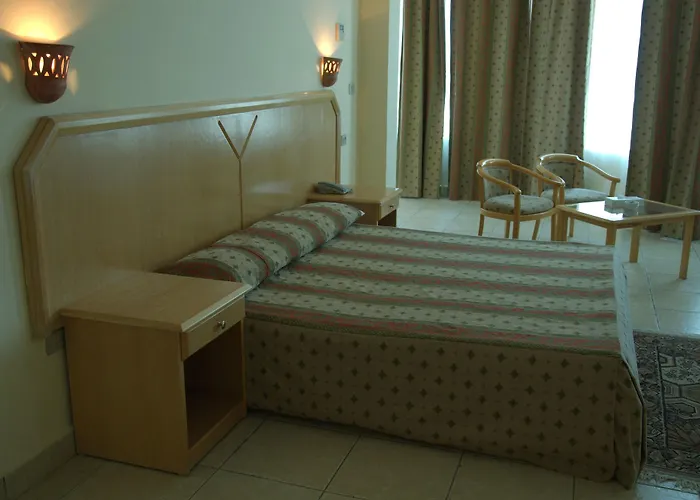 Cliff Otel 2*